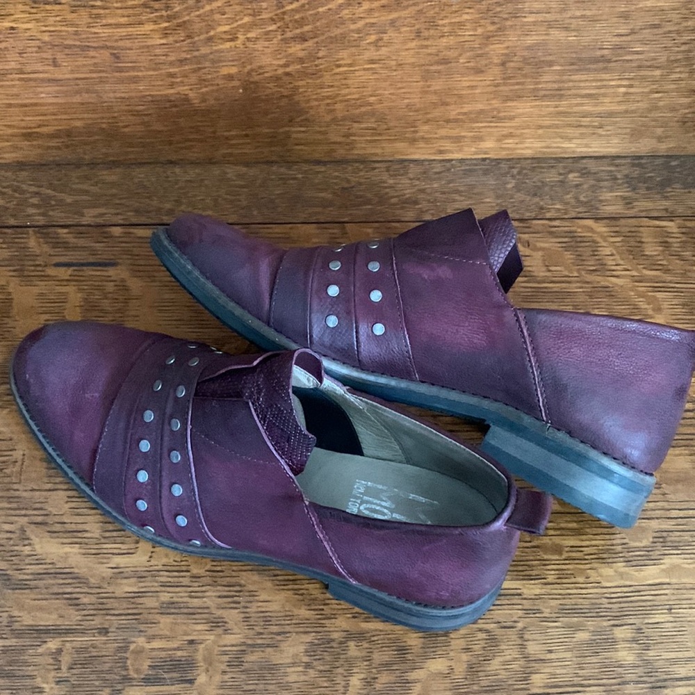 Mix Mooz oxfords.